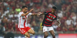 Bruno Henrique em campo pelo Flamengo contra o Internacional