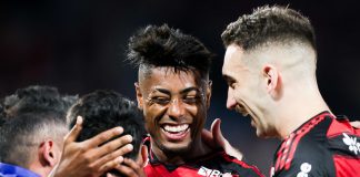 Bruno Henrique comemora o gol da vitória do Flamengo sobre o Internacional