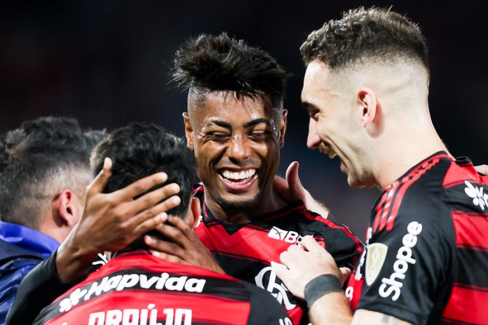 Bruno-Henrique-Leo-Ortiz-Luiz-Araujo-Gol-Flamengo-1-0-Internacional-130825 Bruno Henrique comemora o gol da vitória do Flamengo sobre o Internacional