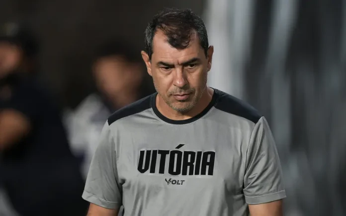 Carille técnico do Vitória em goleada para o Flamengo no Maracanã