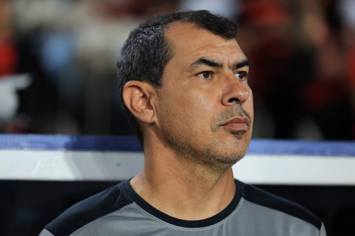 Carille técnico do Vitória em goleada para o Flamengo no Maracanã