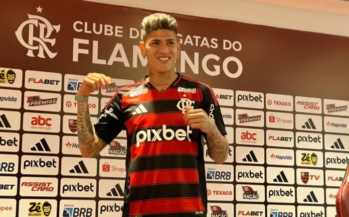 Carrascal em sua apresentação ao Flamengo no Ninho do Urubu