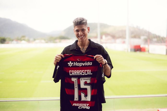 Carrascal em sua chegada ao Flamengo no Ninho do Urubu - Foto: Adriano Fontes/Flamengo