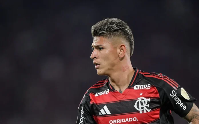 Carrascal em campo pelo Flamengo contra o Internacional