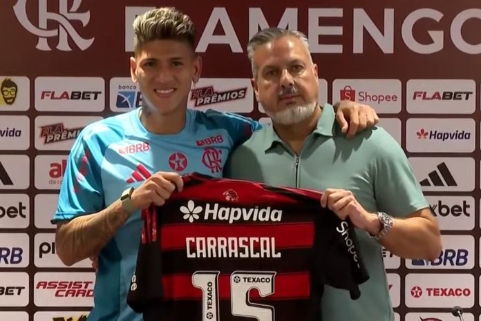 Carrascal e Jose Boto em sua apresentação ao Flamengo no Ninho do Urubu