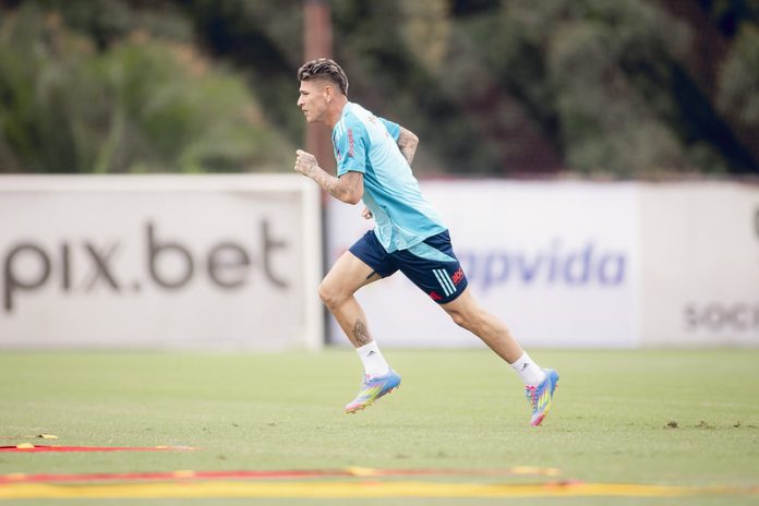 Carrascal em treino do Flamengo no Ninho do Urubu - FOTO: Adriano Fontes / Flamengo