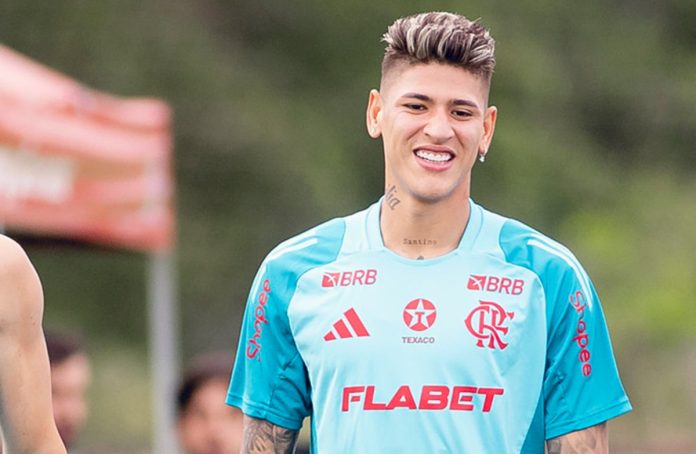 Carrascal em treino do Flamengo no Ninho do Urubu