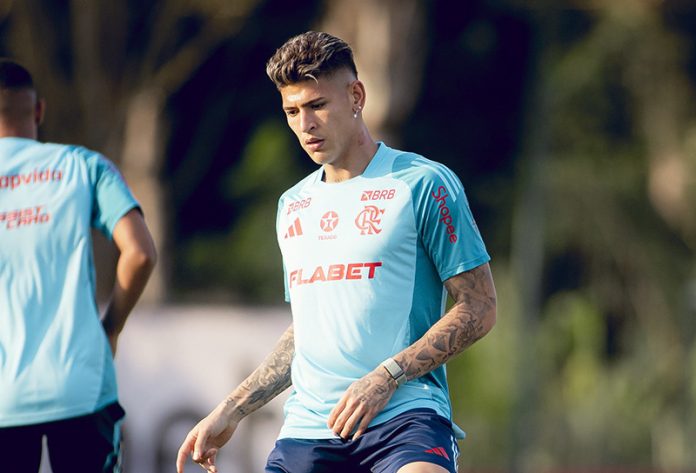 Carrascal em treino do Flamengo no Ninho do Urubu - FOTO: Adriano Fontes / Flamengo