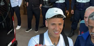 Carrascal em sua chegada ao Rio de Janeiro para assinar com o Flamengo