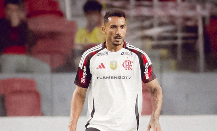 Danilo em campo pelo Flamengo na vitória sobre o Internacional - FOTO: Adriano Fontes / Flamengo