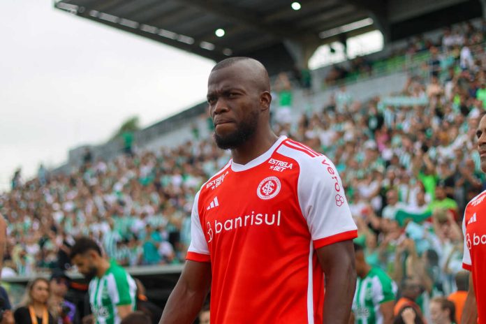 Enner Valencia em campo pelo Internacional