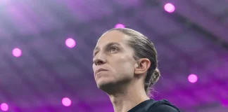 Filipe Luís em campo no empate do Flamengo contra o Ceará