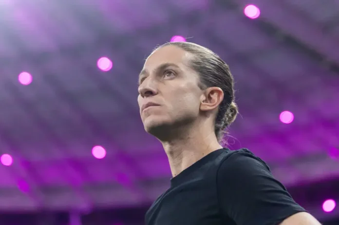 Filipe Luís em campo no empate do Flamengo contra o Ceará