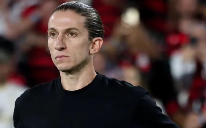 Filipe Luís em campo pelo Flamengo contra o Internacional pela Libertadores