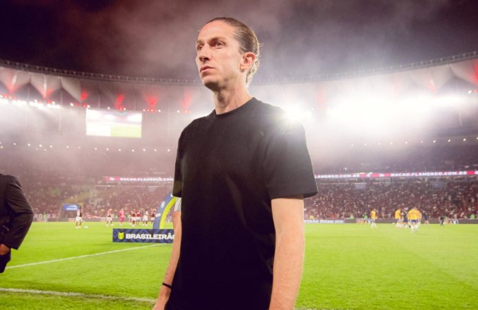 Filipe Luís em campo pelo Flamengo contra o Mirassol