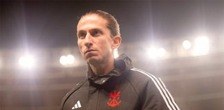 Filipe Luís em campo pelo Flamengo contra o Internacional
