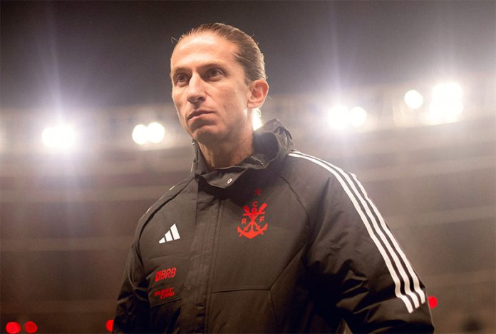 Filipe Luís em campo pelo Flamengo contra o Internacional