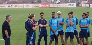 Filipe Luís presta homenagem ao jogadores sub-20 do Flamengo