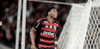 Plata comemora o segundo gol do Flamengo contra o Mirassol