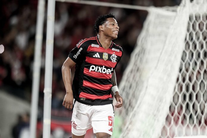 Plata comemora o segundo gol do Flamengo contra o Mirassol