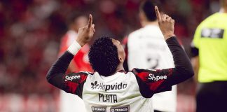 Gonzalo Plata marca o 3º gol do Flamengo sobre o Internacional