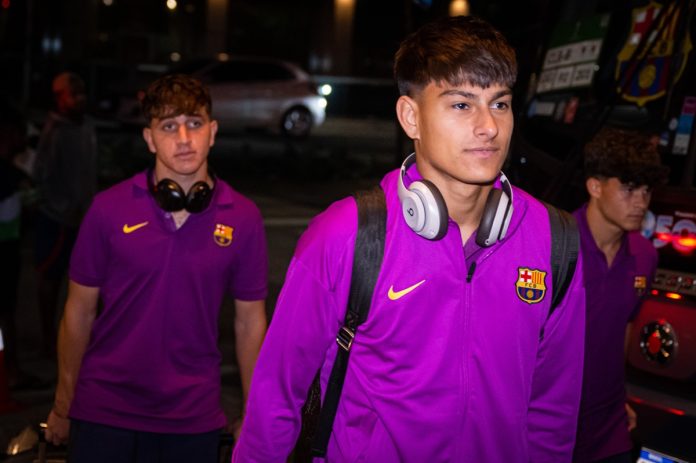 Jogadores do Barcelona chegam ao Rio de Janeiro para o Mundial sub-20 contra o Flamengo