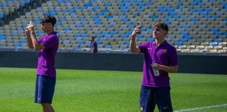 Jogadores sub-20 do Barcelona, conhecendo o Estádio do Maracanã