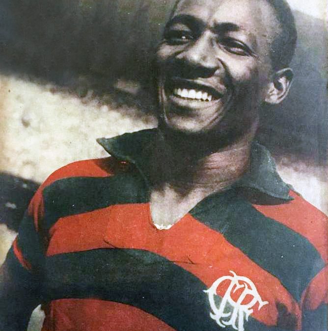 O lateral esquerdo Jordan, no Flamengo em 1953