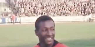 O grande lateral esquerdo Jordan, antes do empate sem gols com o Norrkoping da Suécia no dia 12 de maio de 1963