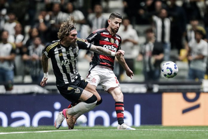 Jorginho em campo pelo Flamengo contra o Atlético-MG - FOTO: Gilvan de Souza / Flamengo