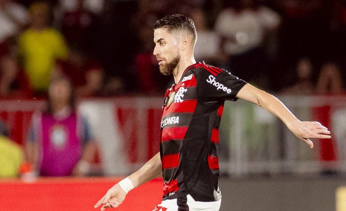 Jorginho em campo pelo Flamengo na goleada sobre o Vitória - FOTO: Adriano Fontes / Flamengo
