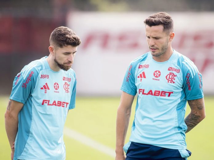 Jorginho e Saúl em treino do Flamengo no Ninho do Urubu