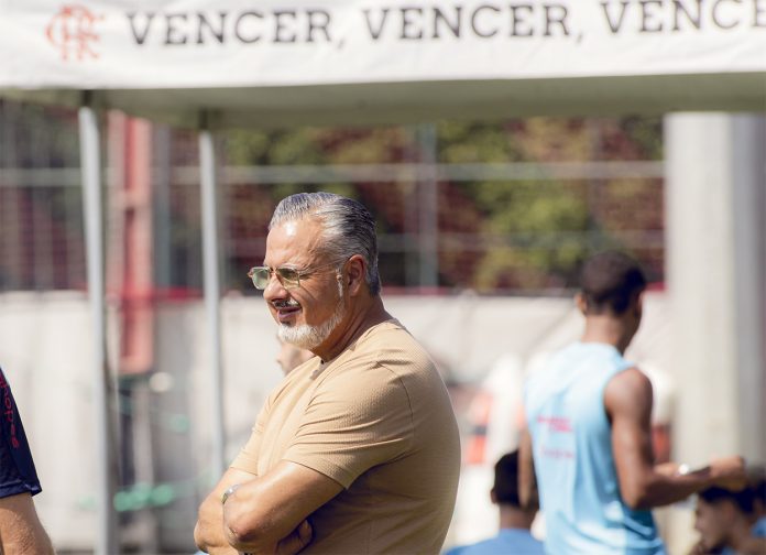 Jose Boto dirigente do Flamengo no Ninho do Urubu