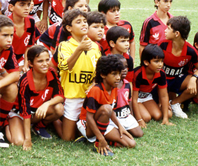 Léo Moura criança mascote antes do jogo Flamengo x Sport no Maracanã em 1988