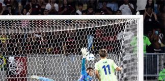 Léo Nanetti defende cobrança de pênalti no Mundial sub-20 contra o Barcelona