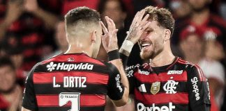 Léo Ortiz e Léo Pereira comemoram gol do Flamengo contra o Mirassol