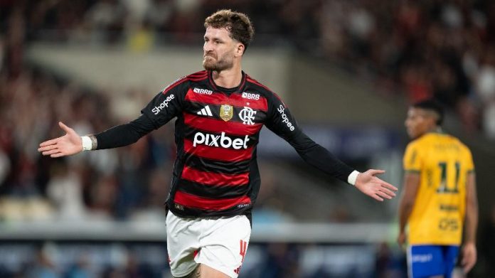 Léo Pereira comemora o primeiro gol do Flamengo