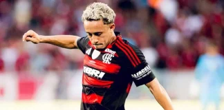 Matheus Gonçalves em campo pelo Flamengo contra o Barcelona