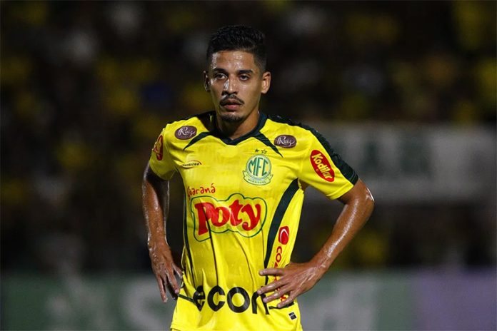 Neto Moura em campo pelo Mirassol