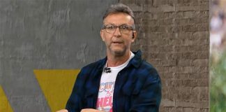Neto apresentando seu programa na Band