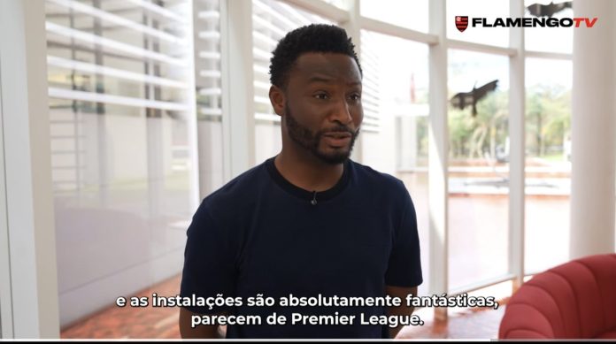 Obi-Mikel-Ex-Chelsea-Ninho-do-Urubu Obi Mikel, ídolo do Chelsea, visita o Ninho do Urubu