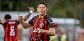 Osvaldo atacante do Vitória