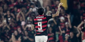 Pedro comemora um dos seus três gols na goleada do Flamengo sobre o Vitória - FOTO: Gilvan de Souza / Flamengo