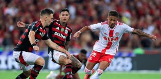 Pulgar e Léo Ortiz em campo pelo Flamengo contra o Internacional
