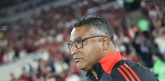 Roger Machado em campo pelo Internacional contra o Flamengo