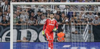 Rossi em campo no empate do Flamengo com o Ceará - FOTO: GILVAN DE SOUZA/Flamengo