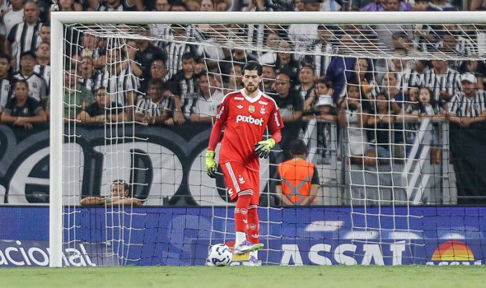 Rossi em campo no empate do Flamengo com o Ceará - FOTO: GILVAN DE SOUZA/Flamengo