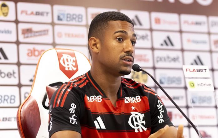Samuel Lino em entrevista coletiva de apresentação no Flamengo - Fotos: Gilvan de Souza/Flamengo