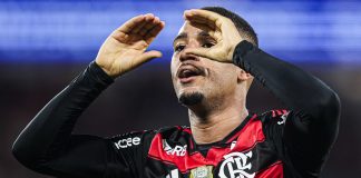 Samuel Lino comemora seu primeiro gol com a camisa do Flamengo - FOTO: Gilvan de Souza / Flamengo