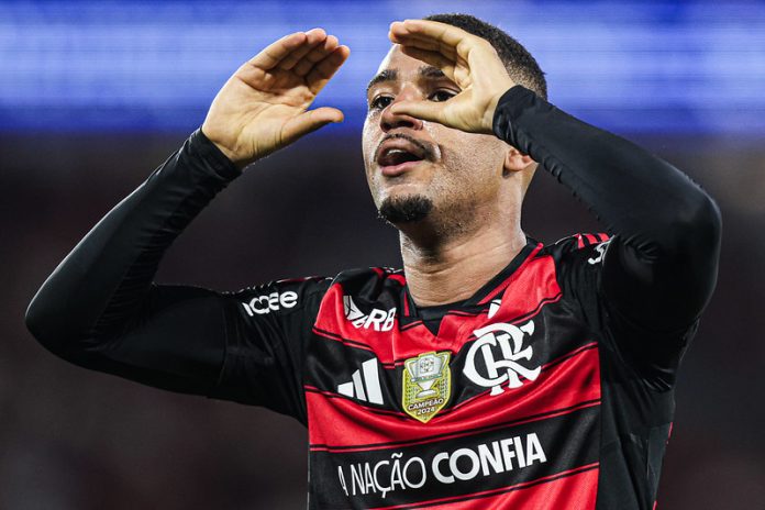 Samuel Lino comemora seu primeiro gol com a camisa do Flamengo - FOTO: Gilvan de Souza / Flamengo